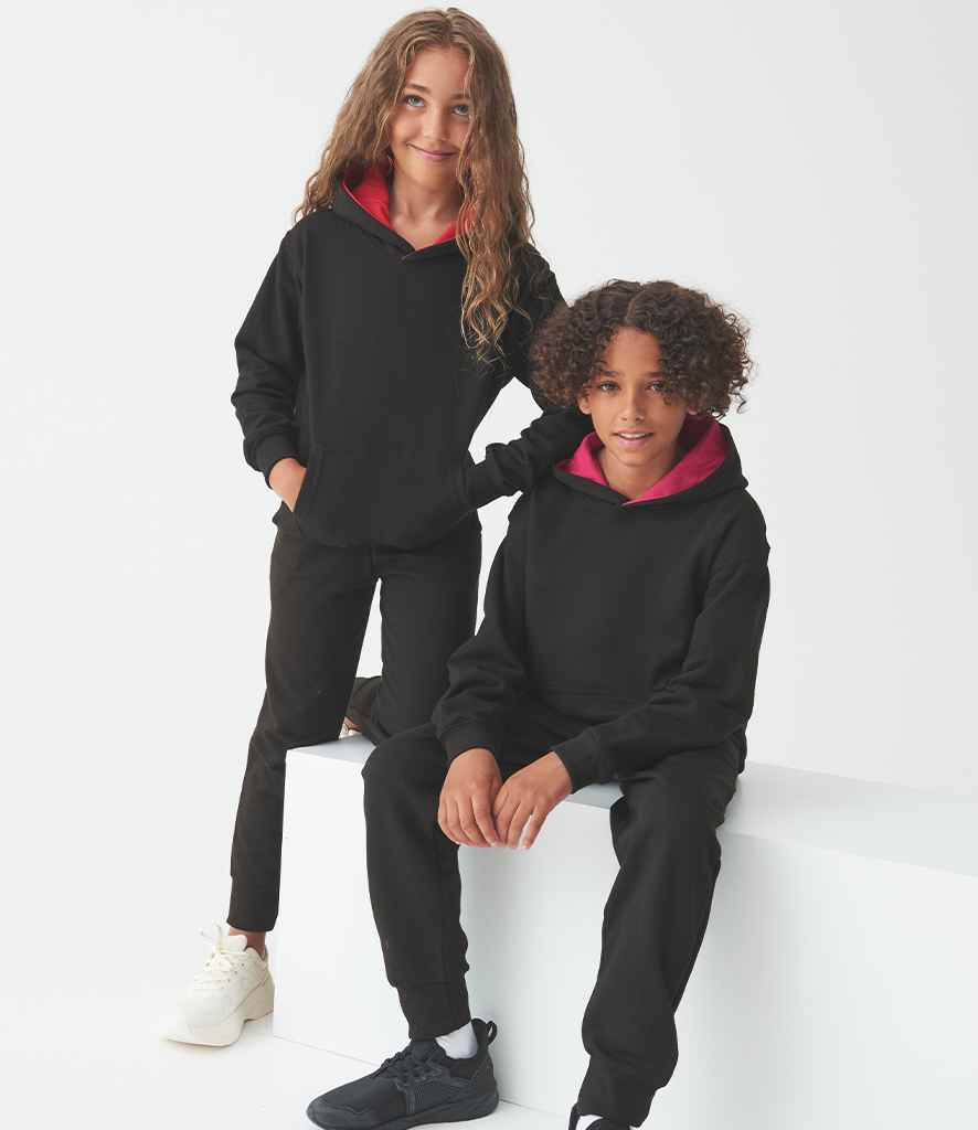 JH003B Jet Black/Fire Red Model